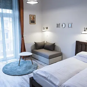 Apartment In Iii.